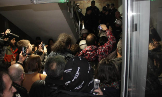 Jedan od pet miliona: Deo protestanata je upao u zgradu javne televizije